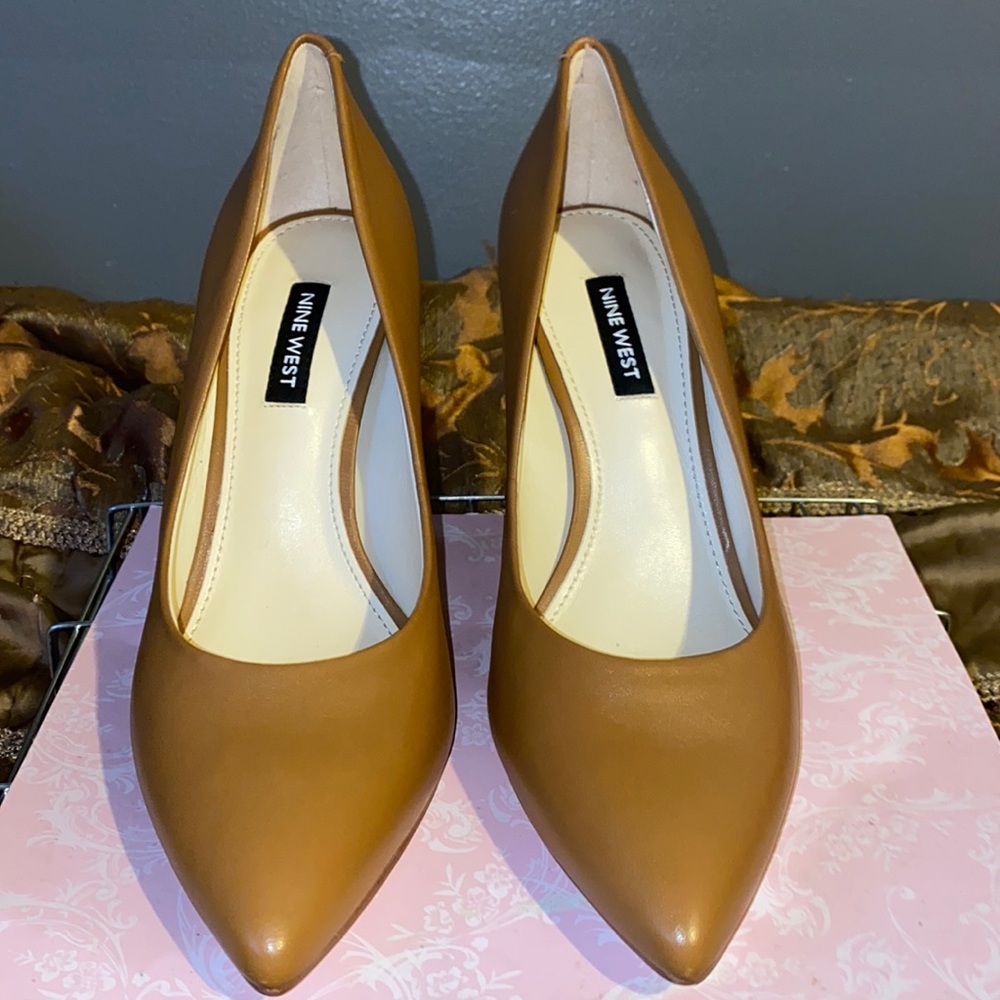 Carmel colored heels very comfy brand new w/box